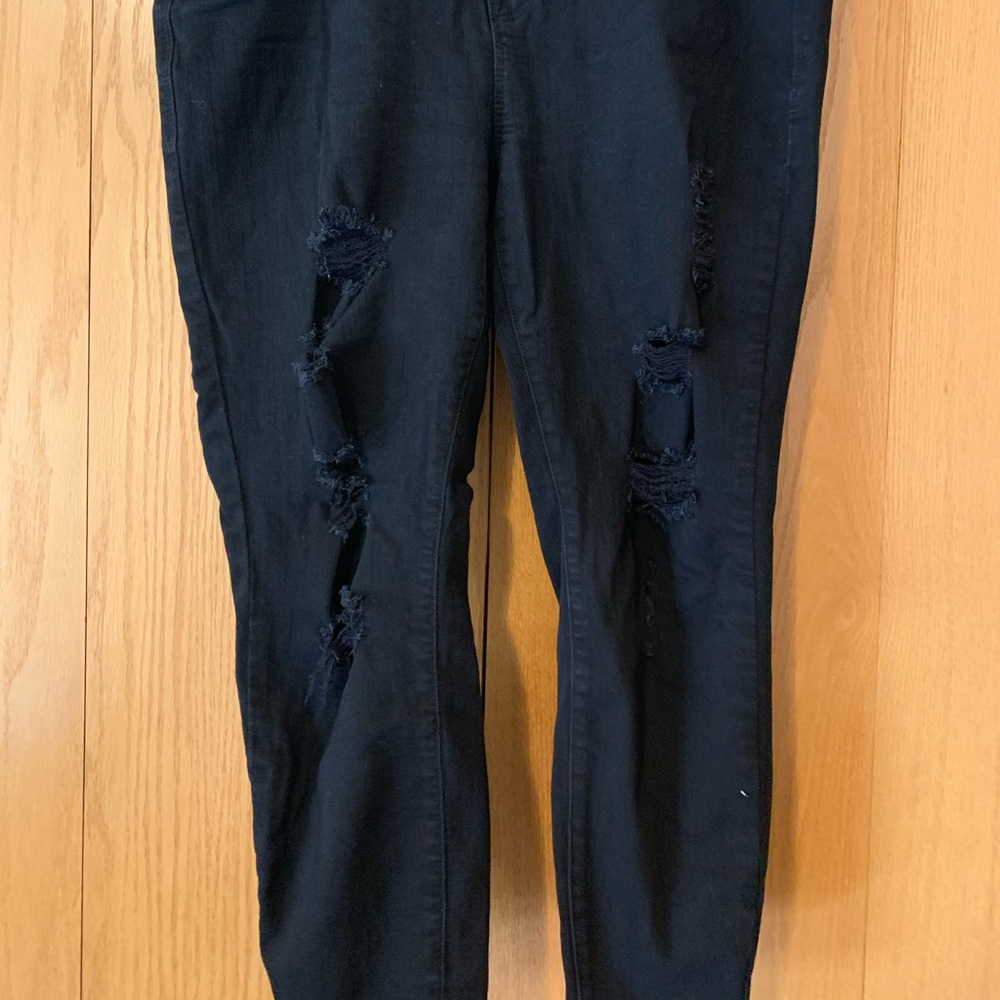 Black distressed skinny jeans